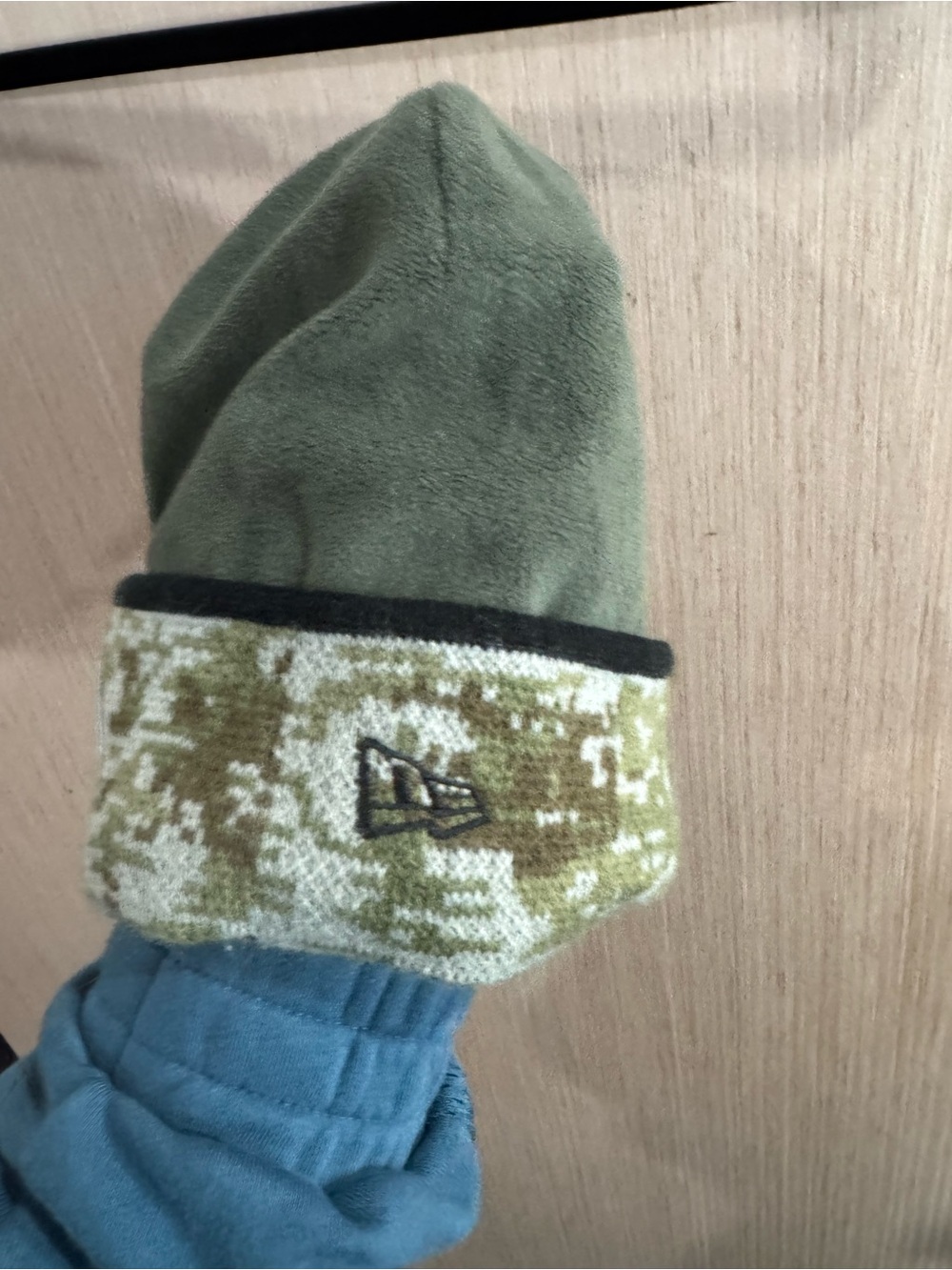 New Era X NFL Olive & Camo Salute to Service Steelers Fleece Cuffed Beanie - Picture 2 of 4